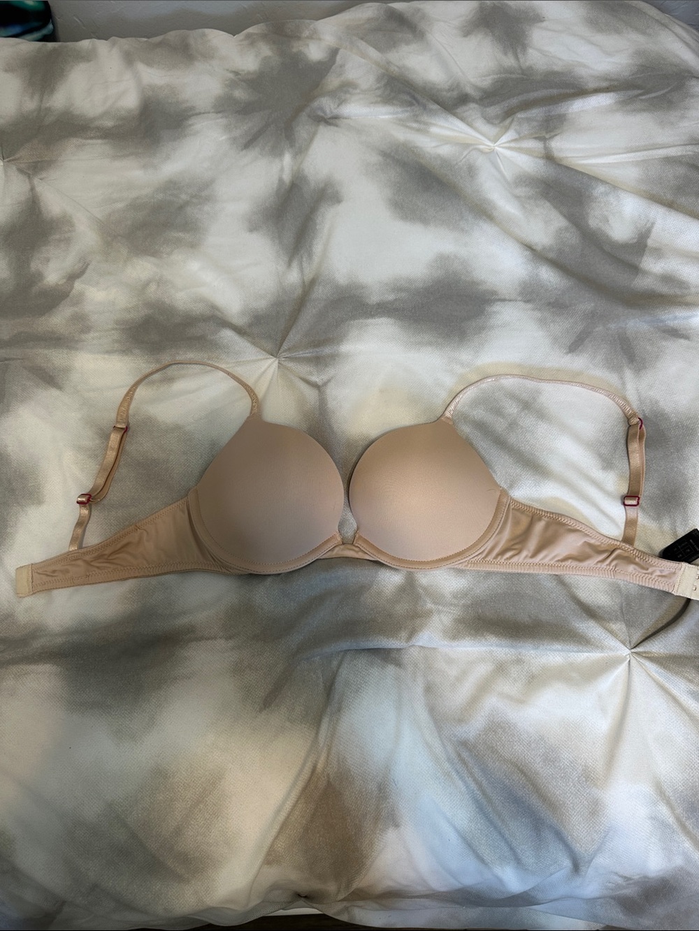 Frederick’s of Hollywood cream colored bra size 34B. Padded, underwire.
